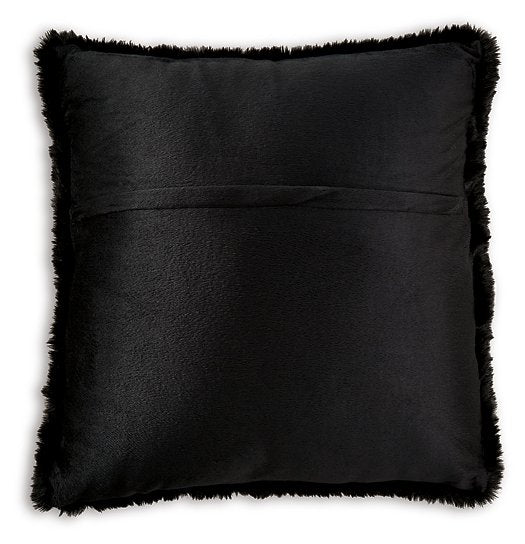 Gariland Pillow